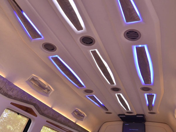 Tempo Traveller, Volvo Bus & Mercedes Benz Bus Rentals Delhi